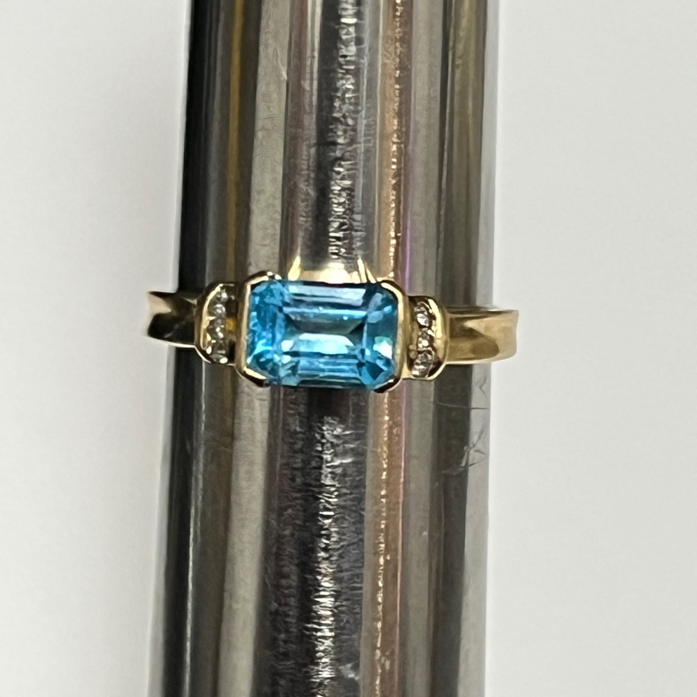 14K Gold Blue Topaz ring, size 6 - Picture 4 of 15
